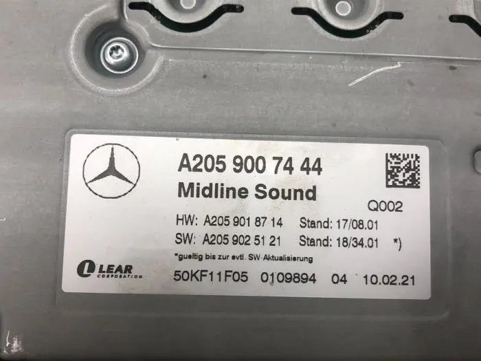 Radio versterker Mercedes C-Klasse